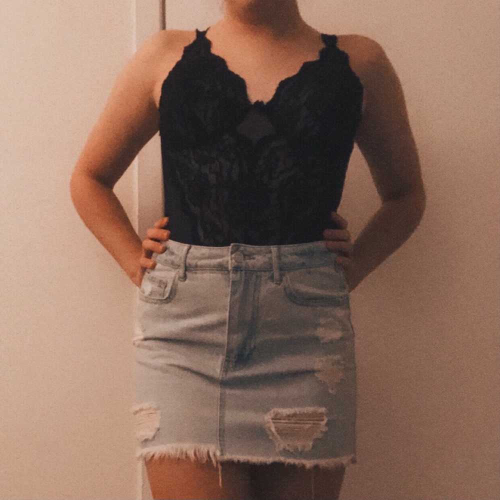 𝐁𝐋𝐀𝐂𝐊 𝐋𝐈𝐍𝐆𝐄𝐑𝐈𝐄 𝐁𝐎𝐃𝐘 𝐒𝐔𝐈𝐓